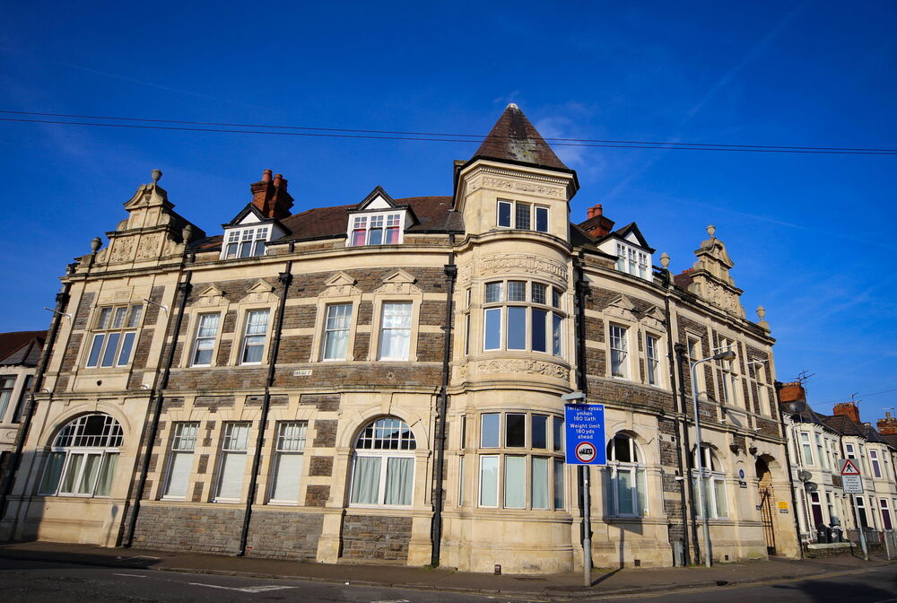 The Moorlands, Moorland Road