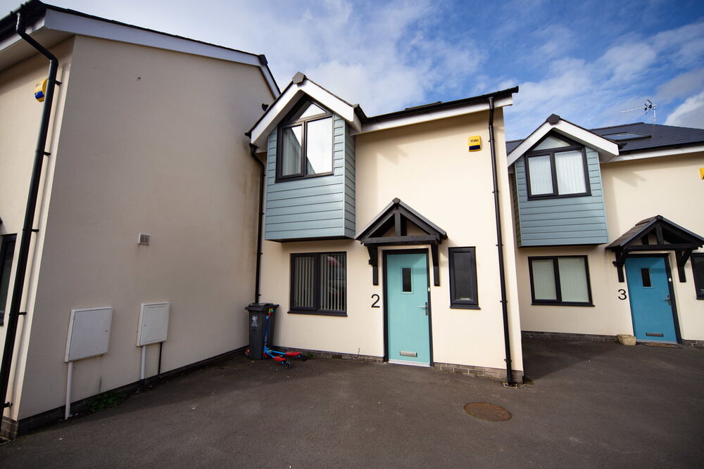 Moorland Mews, Moorland Road